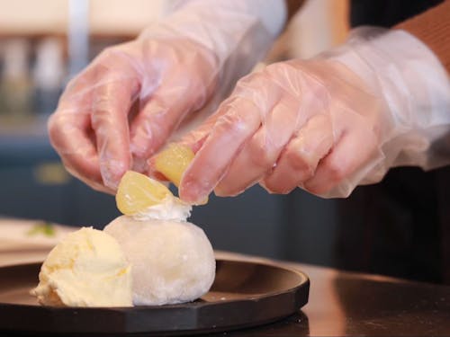 カフェでは地元食材を使ったメニューを提供