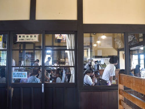 日頃は日替わり店主のカフェとしてにぎわうなないろ