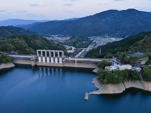 早明浦ダム(四国最大級)はバス釣りの聖地です。SUPも楽しめます。