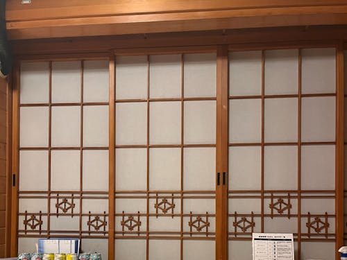 唐桑御殿の木の障子に使われる組子細工