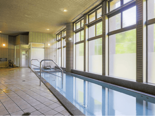 細かな泡が心地よい、全国でも珍しい天然炭酸泉。やさしい湯ざわりで人気