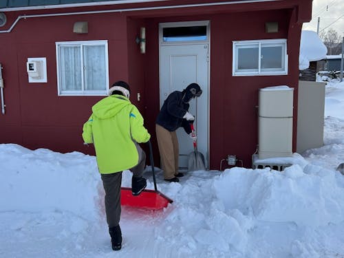 一緒に雪かき体験