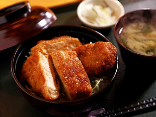 地元グルメも楽しみのひとつ