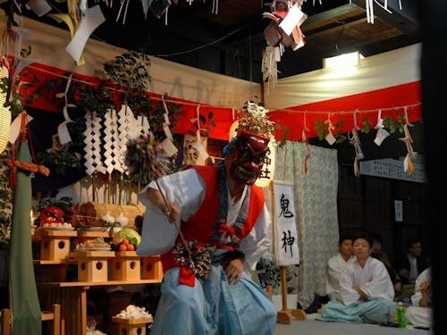 日本の民俗文化史上の大発見といわれた、椎葉村の神楽