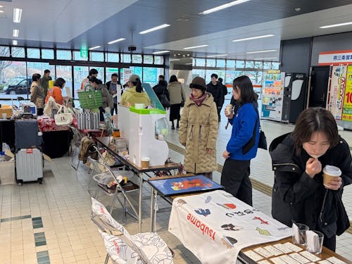 大人たちも各ブースに足を止めていました!