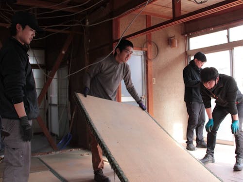 第一回は残地物撤去から開始しました