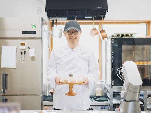 菓子工房を営む地域おこし協力隊の髙橋さんもスタッフとして相談対応に参加