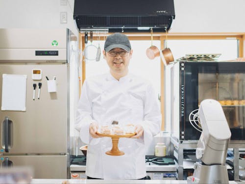 菓子工房を営む地域おこし協力隊の髙橋さんもスタッフとして相談対応に参加