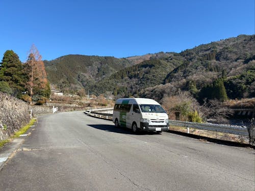 山里の景色を楽しみながら、自然の中を気持ちよく走ります