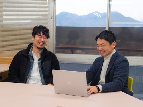 総合政策課　大谷さん（右）、岐阜県地域おこし協力隊ネットワーク　柴原さん（左）