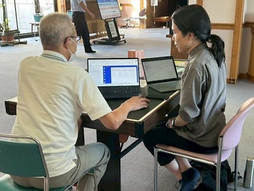 町民向けのスマホ相談会を開催し、悩みに寄り添い交流する居場所が生まれています