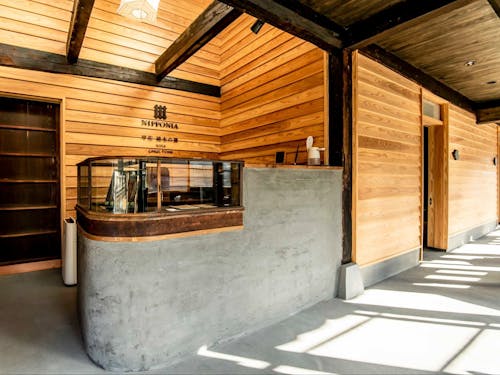 お客様をお迎えするフロント