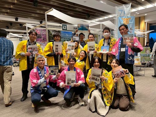 移住フェアで本部町の協力隊と共に（提供：野崎真氏）