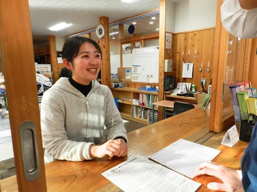 観光協会で働く大人の島留学生