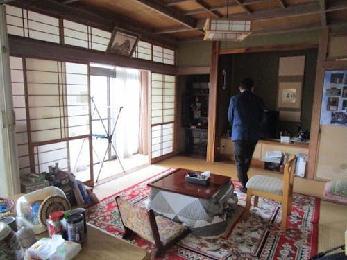 空き家の内覧の様子。