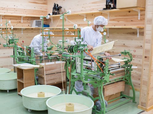 島らしい製造業も経験できるかも?!