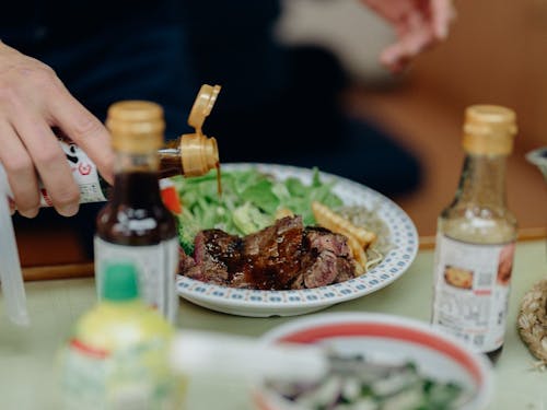 なんと船員は3食まかない付き！ステーキから地魚まで、毎日楽しみな船のごはん♪