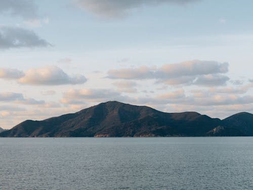 島留学で若者からも人気の隠岐。島民と移住者が連携して地域づくりを進めています。