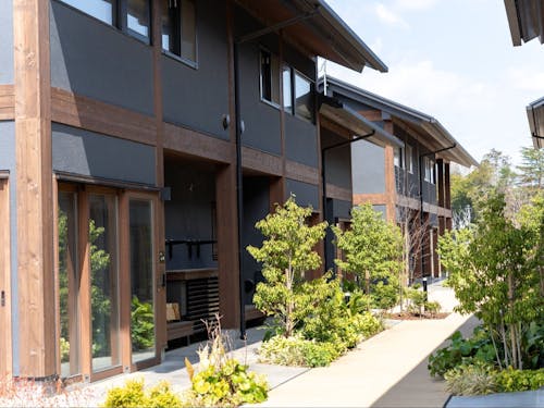 双葉駅の西側にある駅西住宅。帰還者と移住者が暮らしています