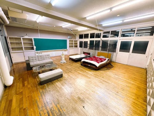 長期スタッフは教室での寝泊りをお願いします