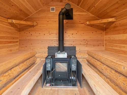 ログハウスの薪ストーブサウナもあります