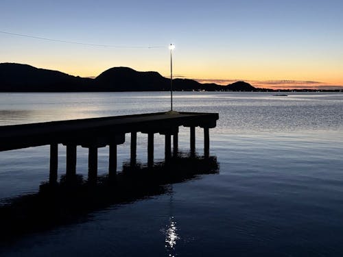 幻想的な久美浜湾の桟橋