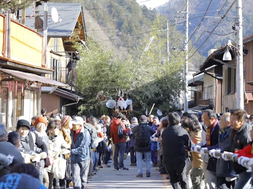 お正月の風物詩"お松引き"など、古くから守り継がれてきた固有の文化