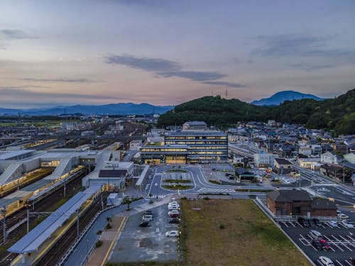 駅直結の米原市役所