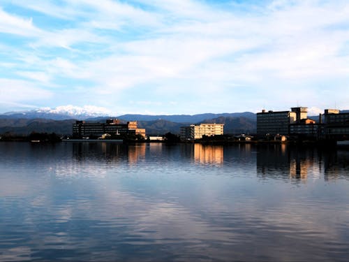 「潟」という日本海沿岸部に多い、水景を眺められる温泉地「片山津温泉」