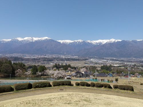 駒ヶ根市全景と中央アルプス