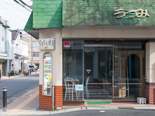 元々お菓子屋さんだった店舗をリノベした喫茶店