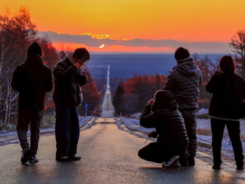 尊敬する人生の先輩方とカップラーメンを食べながら見る朝日は格別。最高の思い出。