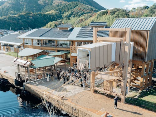 島留学で若者からも人気の隠岐。島民と移住者が連携して地域づくりを進めています。