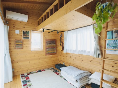 陽の光が入り込み明るいゲストルーム