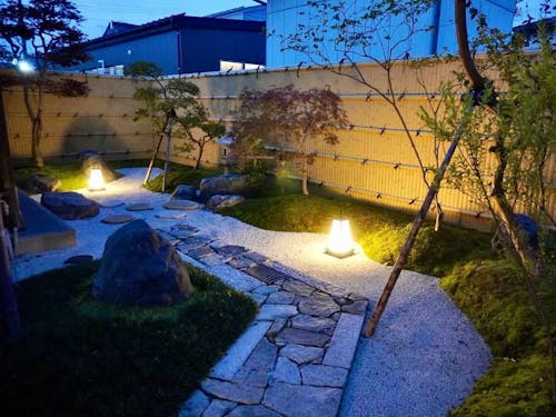 何度でも振り返りたくなる美しい自然の姿に目を惹かれる。