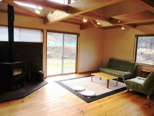 木のぬくもりを感じる室内