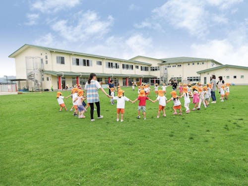 幼児園庭の素敵な芝生