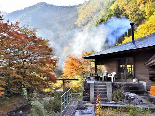 下村さんの自宅には多くの友人が訪れます