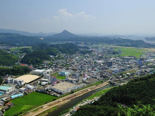 豊かな自然と便利な暮らしを両立できる佐々町のまち並み