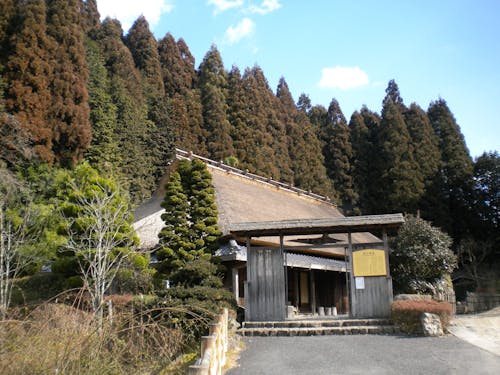 戦国武将「明智光秀公」の生誕地とされ、伝承や史跡も数多く残されています