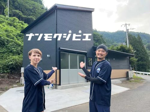 (左)フォルゴー・テオドーラさん、(右)宮﨑 大輔さん(ご夫妻)