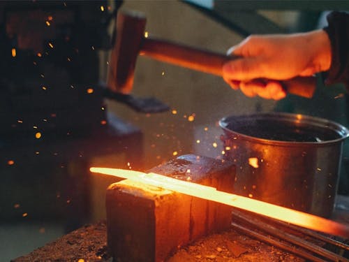 品質にこだわり一貫生産で刃物を製造します