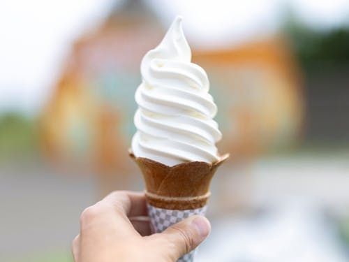 生乳生産日本一の町から。濃厚なコクが口いっぱいに広がる至福のひとときです。