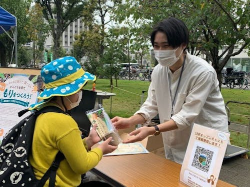 カブトムシが好きなクヌギの木のどんぐりを田村市内で集め、中野区のイベントで配布。