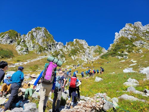 夏、登山客でにぎわう千畳敷。移住イベントで訪れることもあります