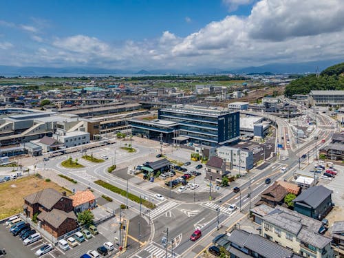 駅直結の米原市役所
