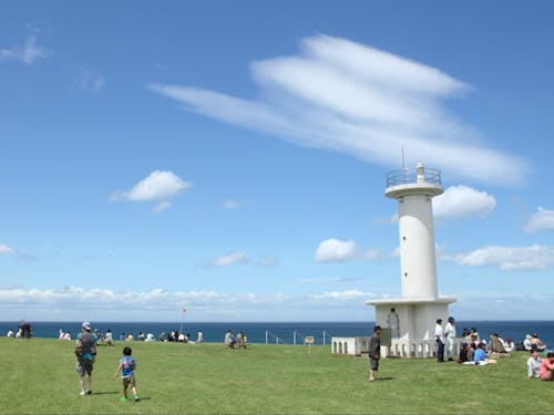 階上灯台。芝生広場は町内のイベント会場でもありたくさんの人で賑わいます