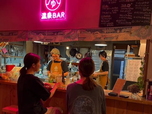 夜は温泉Barオープン