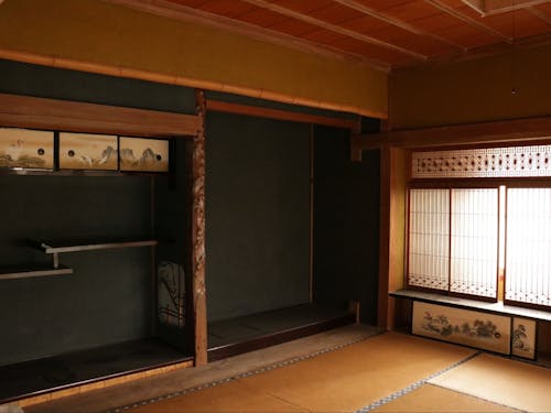 二階、座敷の書院。