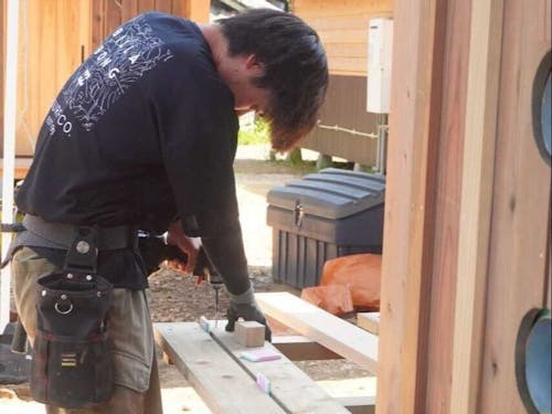 住宅PJとして活動する大人の島留学生